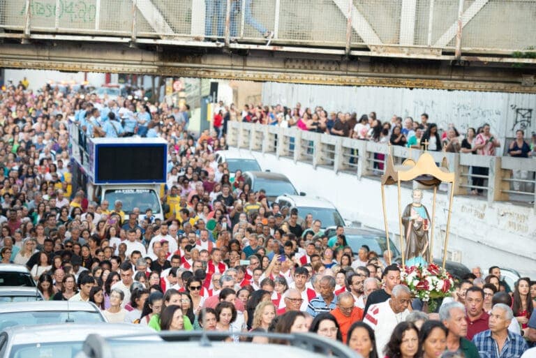 Devoção e Esperança Tomam as Ruas de Cachoeiro de Itapemirim