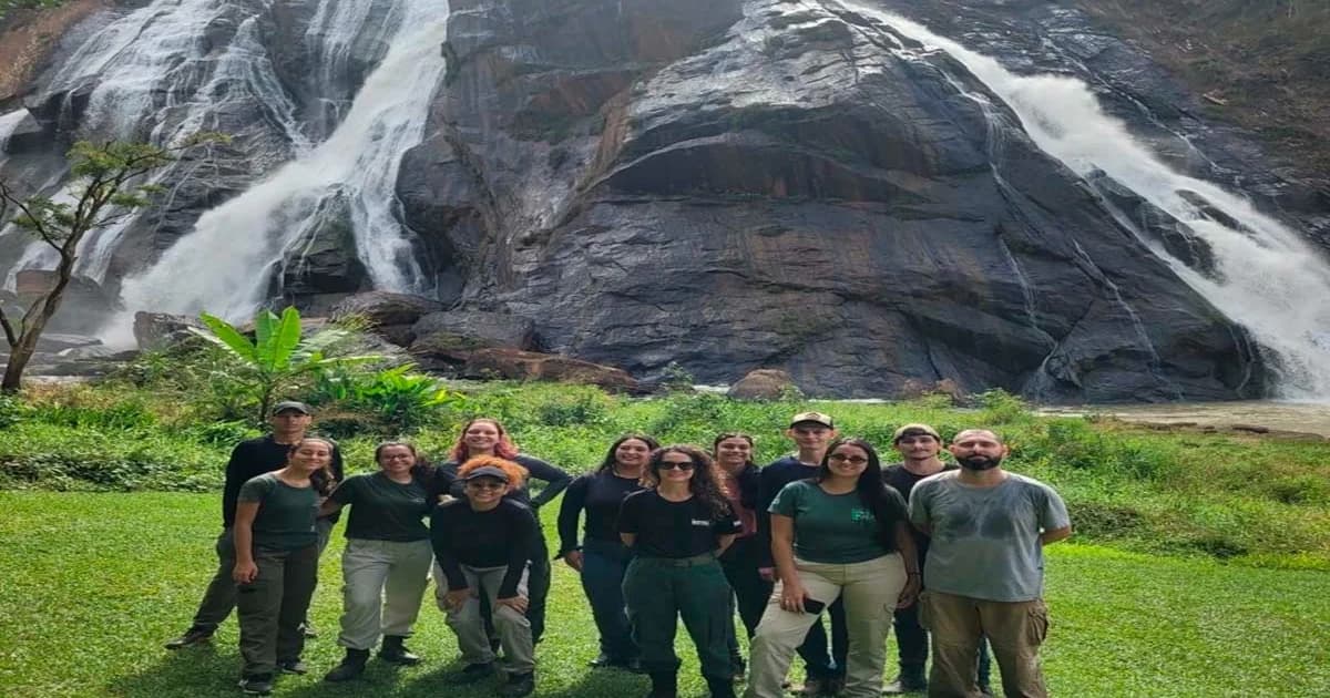 Parque Estadual Cachoeira da Fumaça recebe estudantes da Ufes para aula prática sobre conservação ambiental