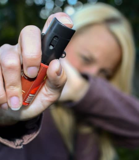 Mulheres maiores de 18 anos poderão comprar e portar spray de pimenta para defesa pessoal
