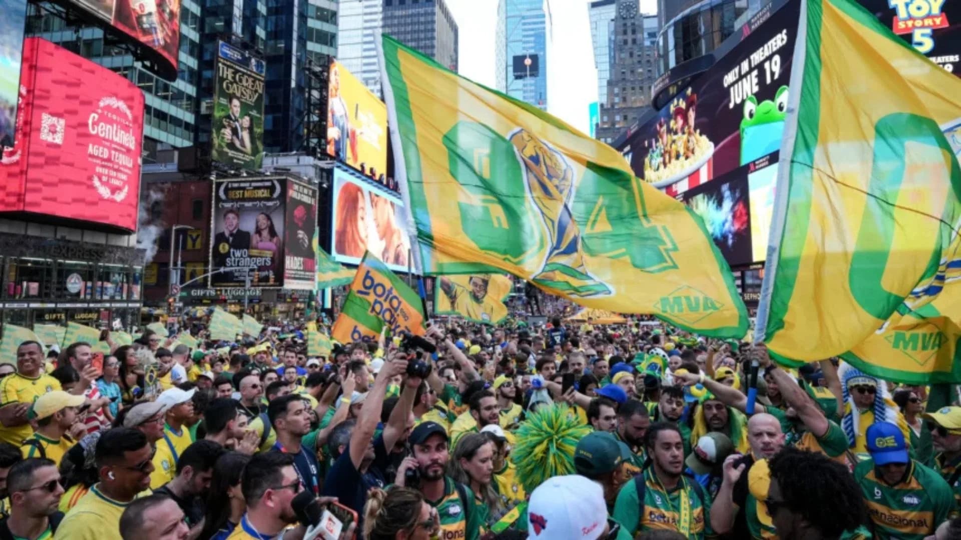 Brasil Transforma Times Square em Palco da Paixão Nacional