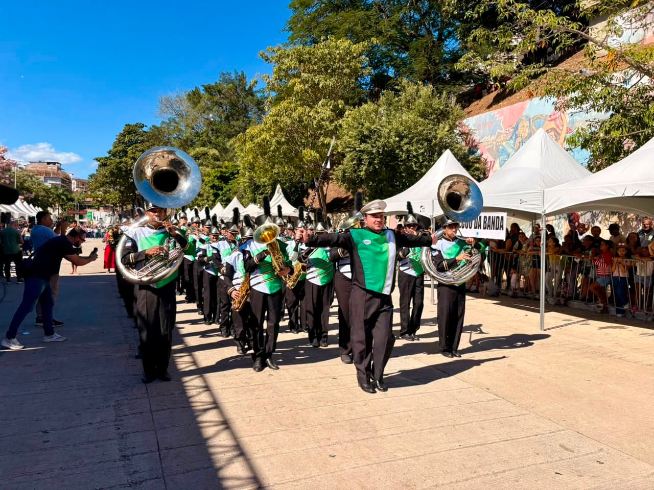 Multidão prestigia tradicional desfile de 29 de Junho em Cachoeiro de Itapemirim