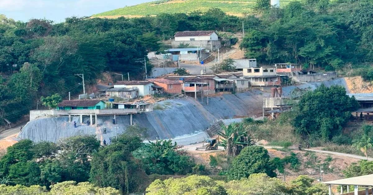 Obras de contenção de encosta em São Domingos do Norte superam 50% de execução