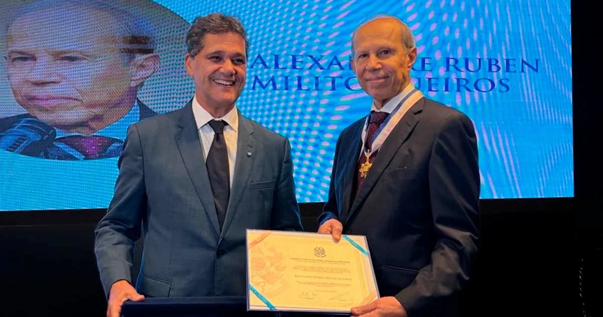 Pastor Alexandre Gueiros Recebe Mais Alta Honraria do Espírito Santo