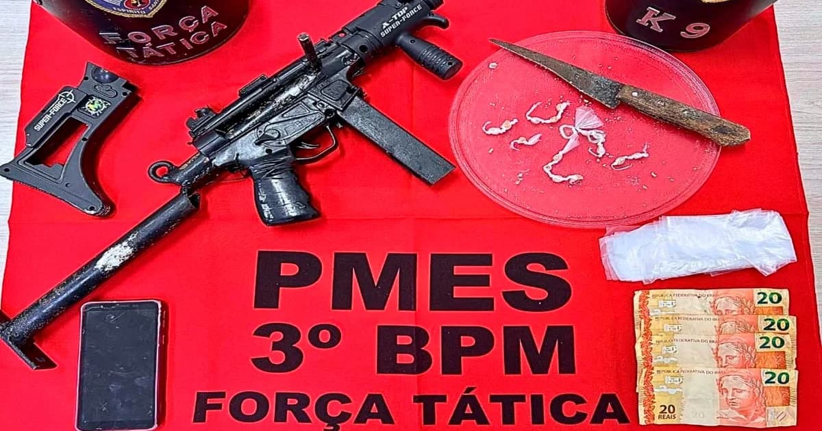 Jovem é preso por tráfico de drogas e PM apreende submetralhadora artesanal em Alegre