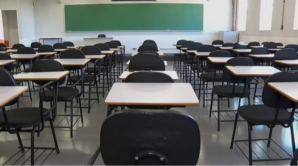 Professor Afastado por Denúncia de Assédio em Escola Municipal