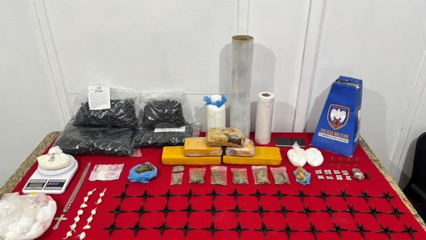 Desarticulação de Ponto de Tráfico em Cachoeiro: Homem Preso com Drogas e Aparelhagem de Preparo