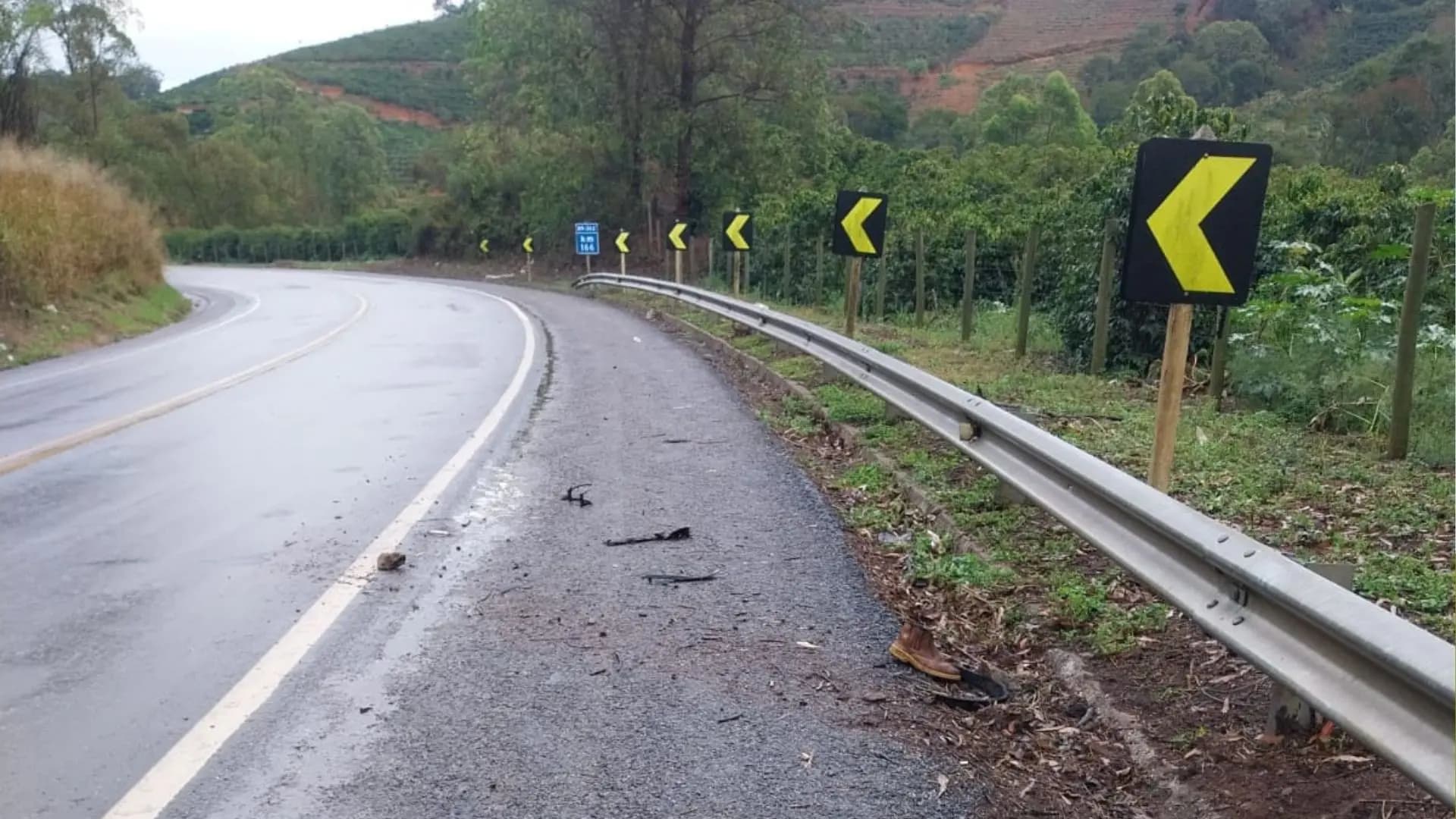 Homem é encontrado sem vida em rodovia em Ibatiba