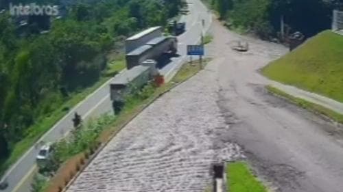 Caminhoneiro desvia de colisão e evita tragédia na BR 101