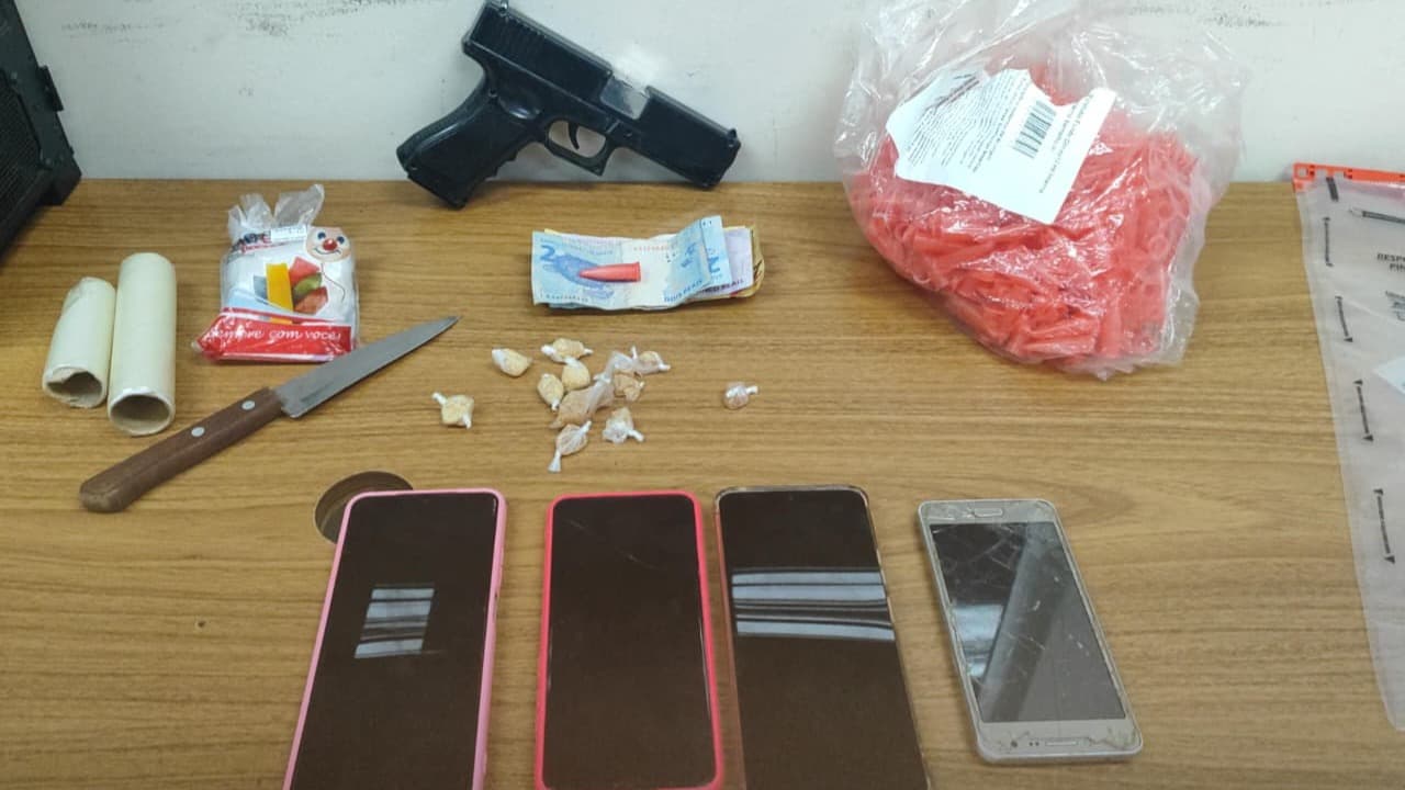 Operação Tempo Fechado prende suspeitos e apreende armas e drogas durante ação contra o crime em Piúma
