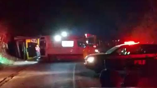 Tombamento de Carreta na BR-262 Mobiliza Socorro