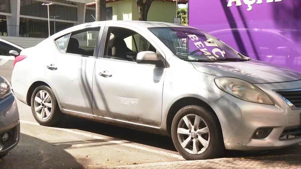 Motorista de aplicativo joga carro em cima da Guarda para fugir de assalto em Vitória