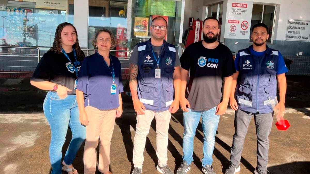 Procon-ES e Procon de Marataízes fiscalizam postos de combustíveis no município