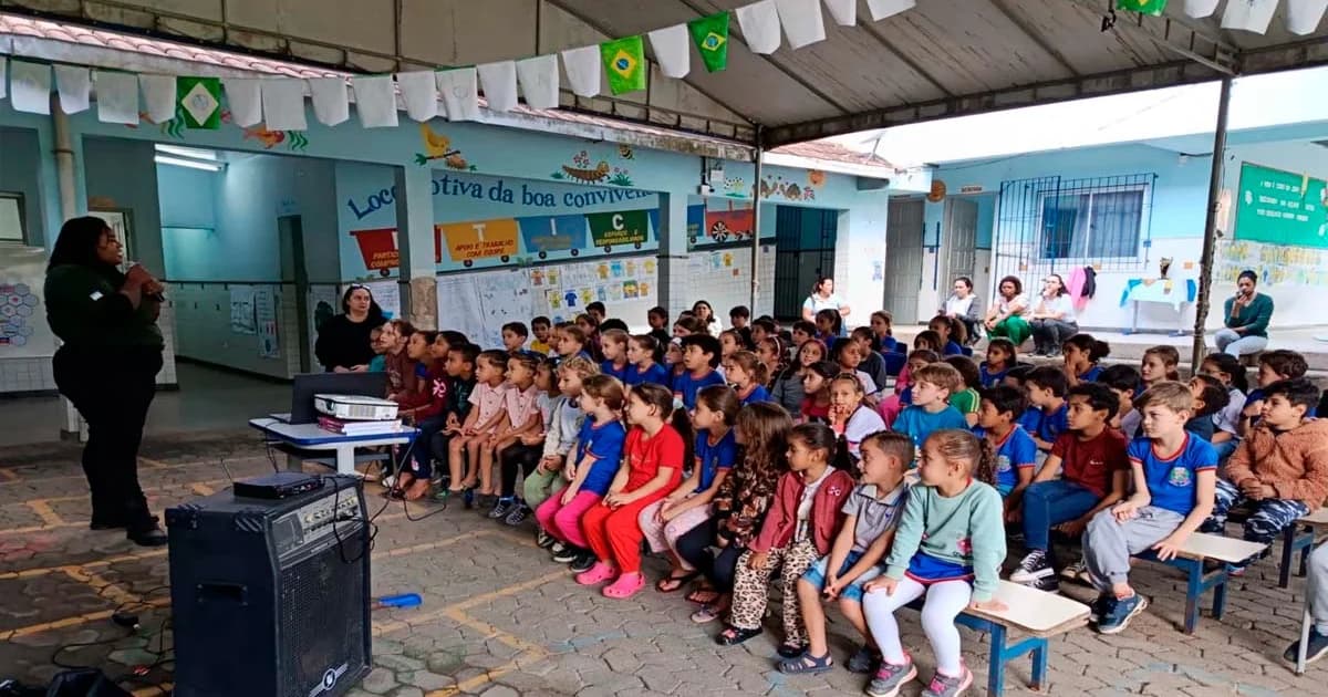 Jovens Descobrem Tesouro Natural em Domingos Martins