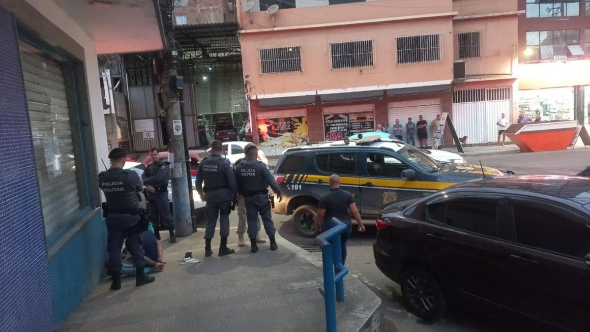 PRF persegue veículo roubado desde Guarapari e realiza abordagem em Cachoeiro de Itapemirim