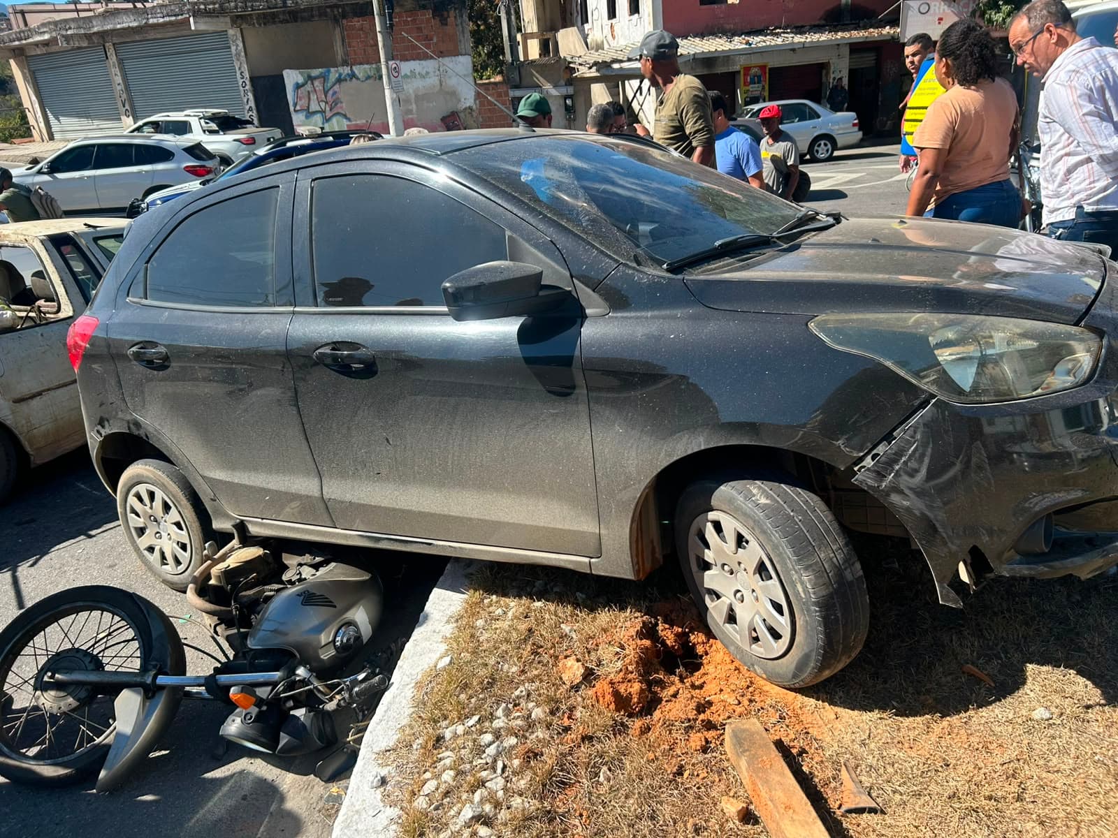 Motociclista morre após motorista passar mal e provocar grave acidente na Ilha da Luz, em Cachoeiro