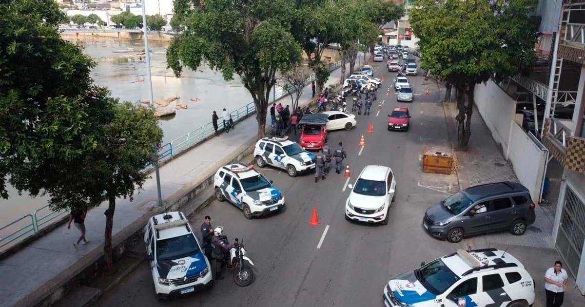 PM apreende moto e aplica 8 multas em operação na Beira Rio