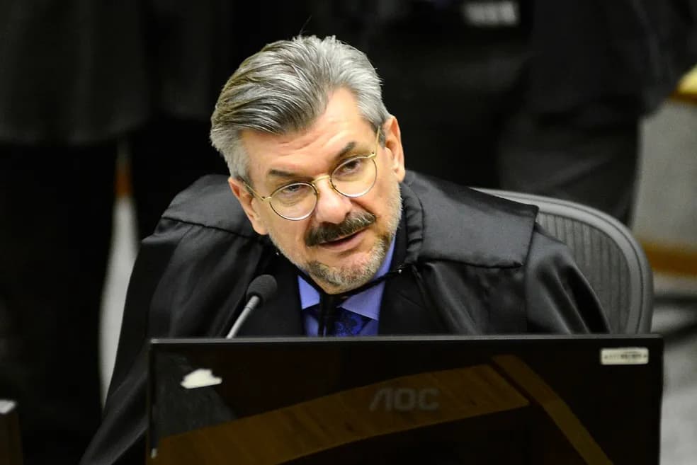 Ministro do STJ Nega Acusações e Invoca Inocência em Meio a Investigações