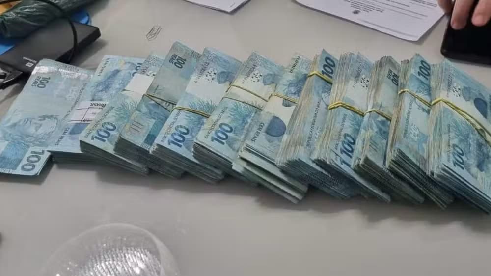 PF apreende mais de R$ 100 mil em dinheiro na casa de ex-diretor de hospital no ES; investigação apura fraudes em contratos
