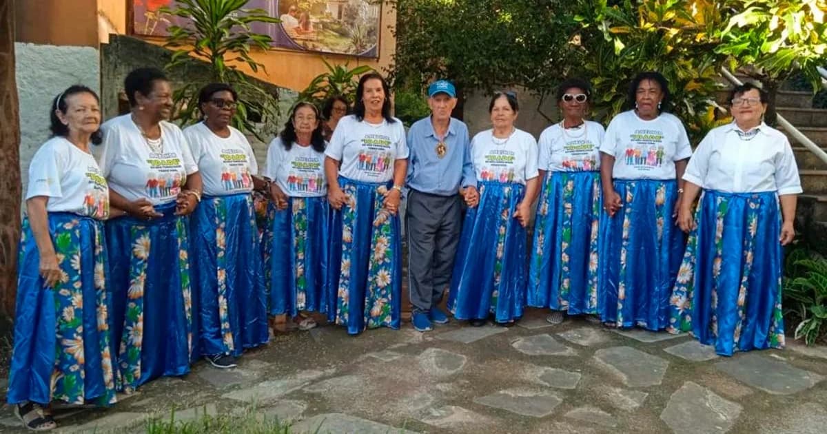 Idosos Encantam Desfile Cívico em Cachoeiro com Homenagem Musical