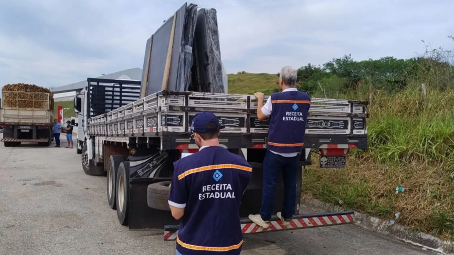 Mega Apreensão de Mercadorias Ilegais em Cachoeiro